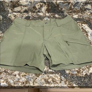 Duluth Trading Co Shorts